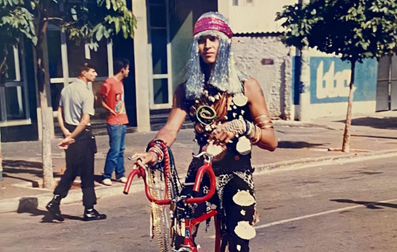 Morre Mauricinho Hippie, um ícone da cultura e do ativismo em Goiânia. Sua trajetória inspirou muitos e seu legado permanece. Confira como ele impactou a cidade.